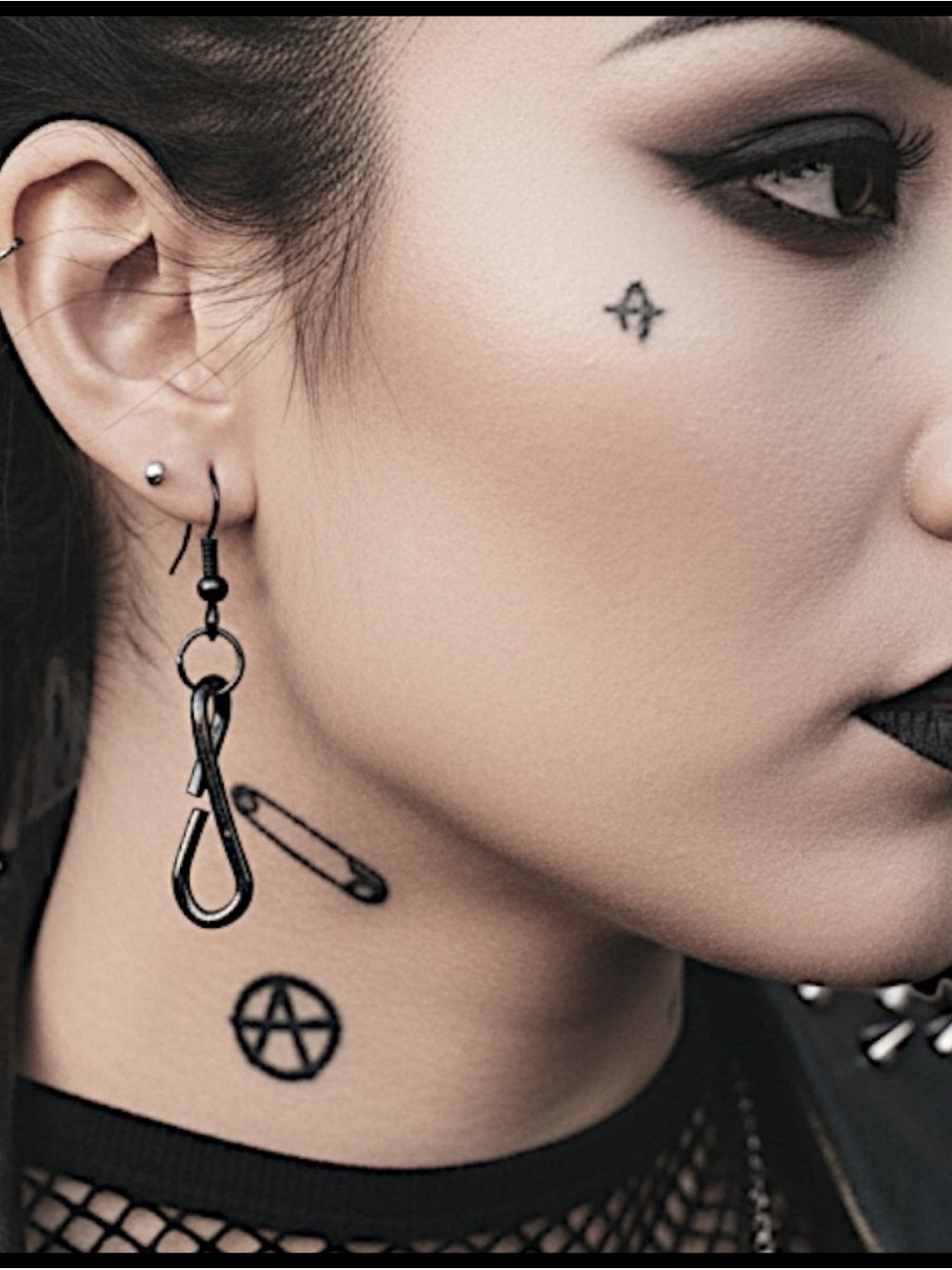 5 For $25💫Alternative Black Links Earrings